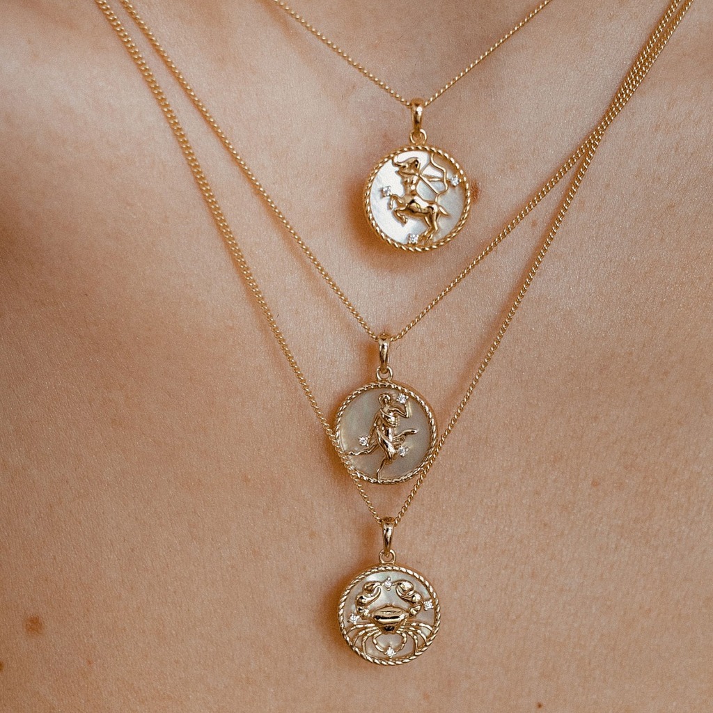 Coin Pendant Necklace Mother O - огляд і ціна Coin Necklace Delicate